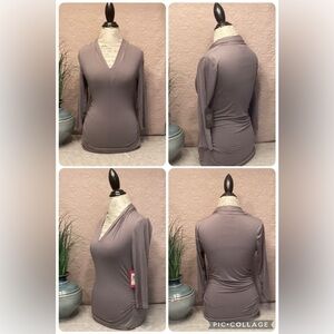 Vince Camuto top 3/4 sleeve size small taupe/mink NWT v-neck ruched sides